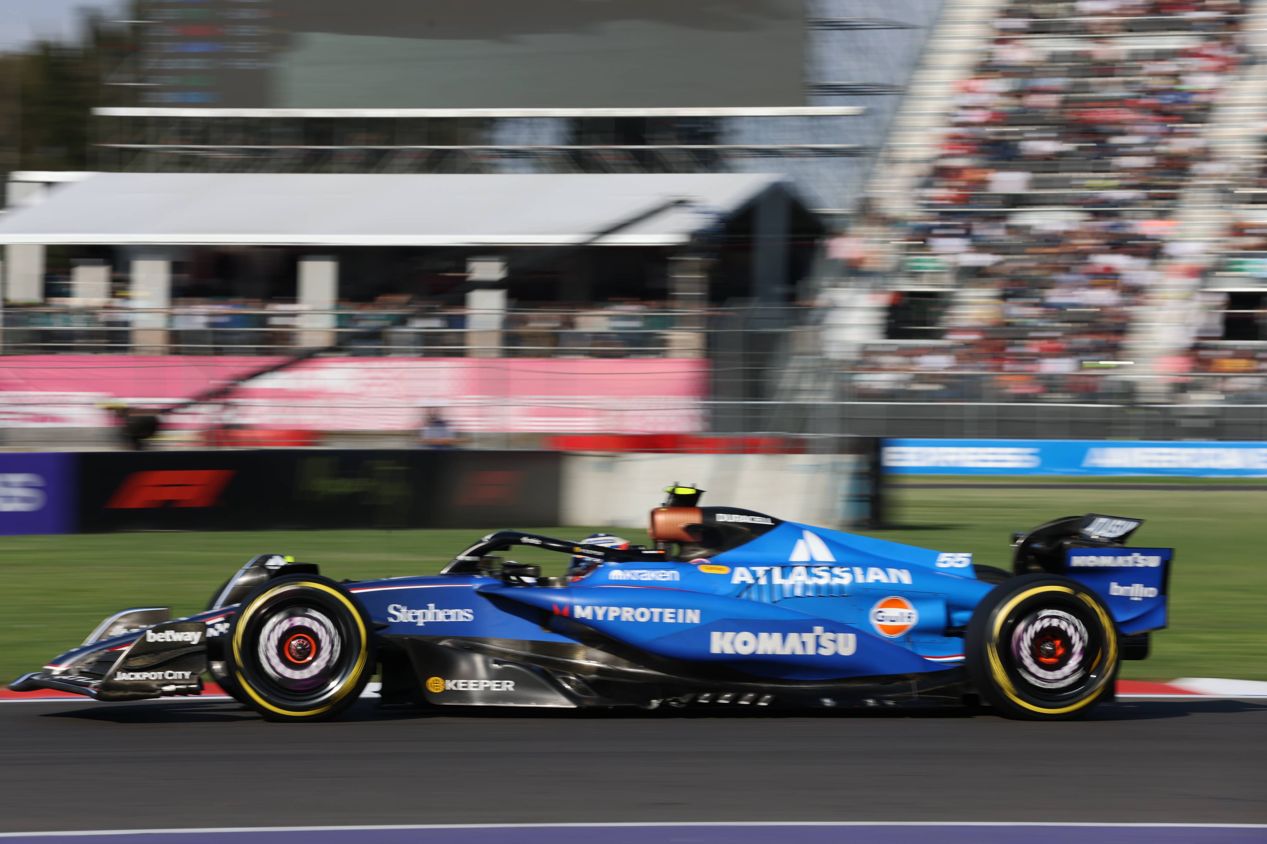 索伯车队横扫迈凯伦,塞恩斯刷新纪录 索伯车队横扫迈凯伦,塞恩斯刷新纪录