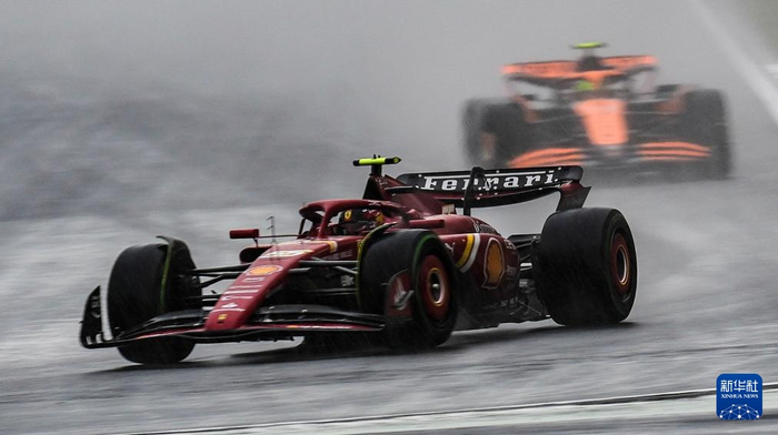 开云官网-雷诺车队鏖战索伯车队，阿隆索关键制胜