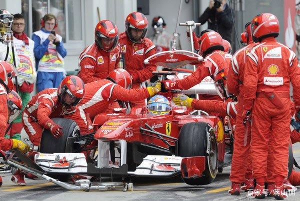 雷诺车队鏖战索伯车队，阿隆索关键制胜