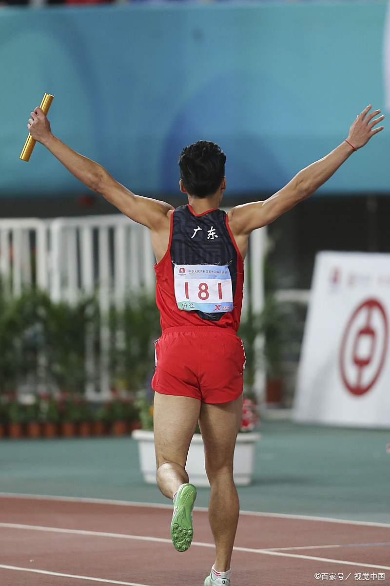 射箭男将跻身前列，命中率极高